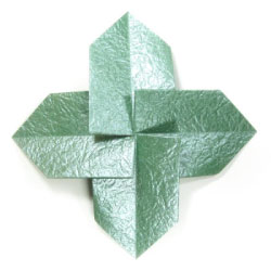 Simple Quadruple Origami Leaf