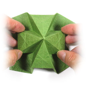 25th picture of four-leaf origami clover