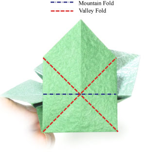 18th picture of four-leaf origami clover wisth a flat base